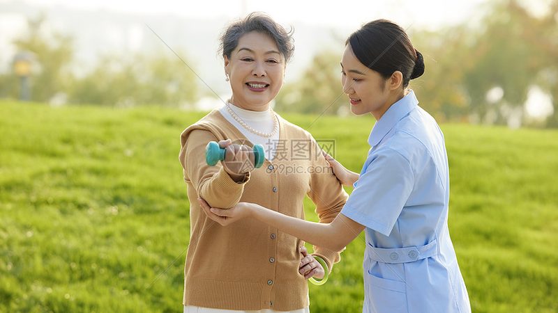 高端陪护加盟，先看清这三道门槛