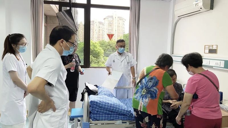 成都失能老人护理：科学方法与专业实践**